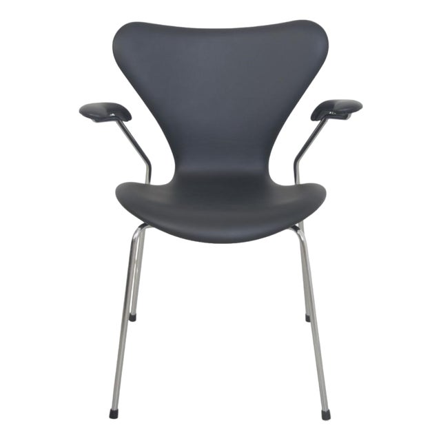 3207 Seven Armchair in Black Classic Leather by Arne Jacobsen, 2010s For Sale