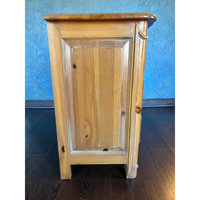 Early 21st Century Ethan Allen Collector’s Classic Serpentine Three Drawer Chest 13-93111 For Sale - Image 5 of 12