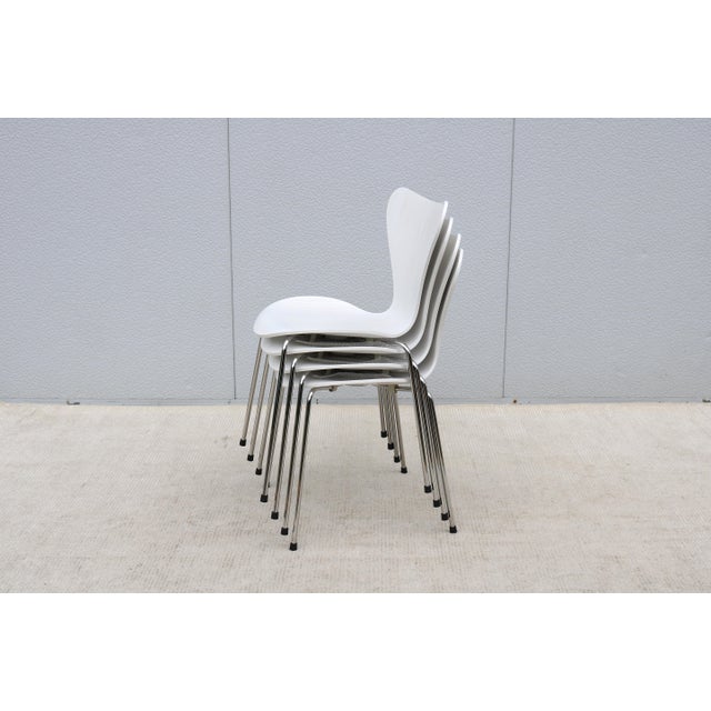 Mid-Century Danish Arne Jacobsen for Fritz Hansen White Series 7 Chairs - Set of 4 For Sale - Image 18 of 18