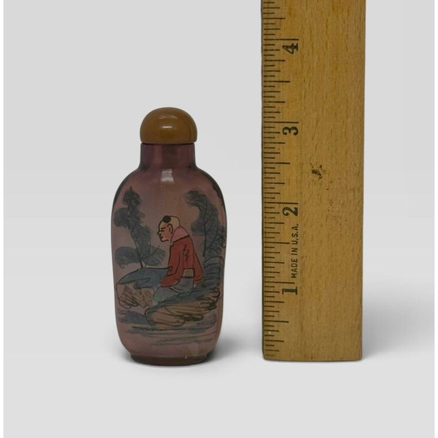 Purple Early 20th‑Century Chinese Inside‑Painted Purple Glass Snuff Bottle — Two Miniature Figures, Agate Stopper For Sale - Image 8 of 12