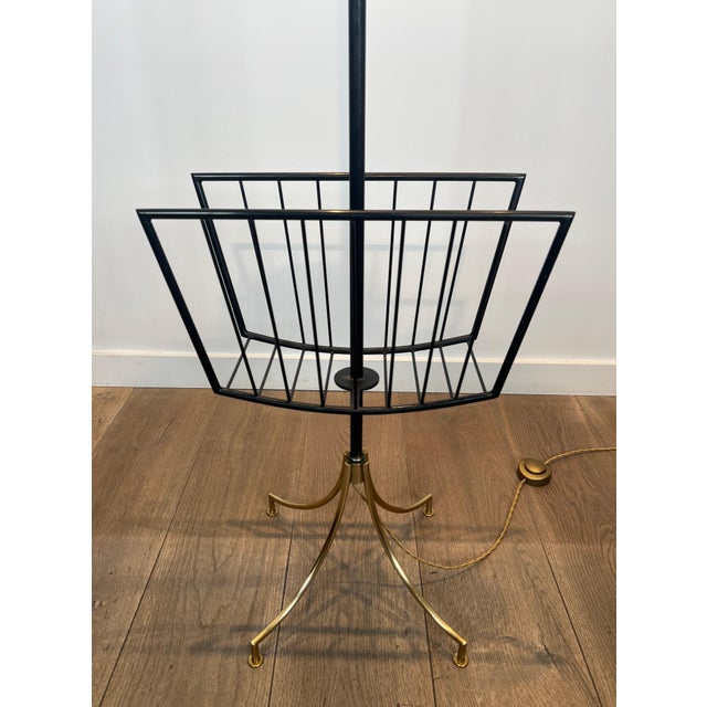 Black 1950s Floor lamp in black lacquered metal and brass design with magazine rack For Sale - Image 8 of 12
