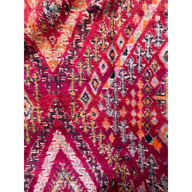 Mid-Century Modern Large Vintage Beni M’Guild Moroccan Rug – Handwoven Tribal Wool Carpet in Deep Red and Saffron For Sale - Image 3 of 11