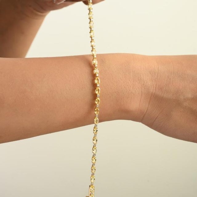Early 21st Century 7.56 Ct Yellow Sapphire & Diamond Tennis Bracelet in 14k Gold For Sale In New York - Image 6 of 13