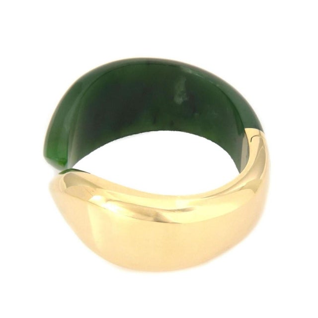 Contemporary Mid 20th Century Tiffany & Co. Elsa Peretti Green Jade 18k Yellow Gold Cuff Bangle Bracelet For Sale - Image 3 of 6
