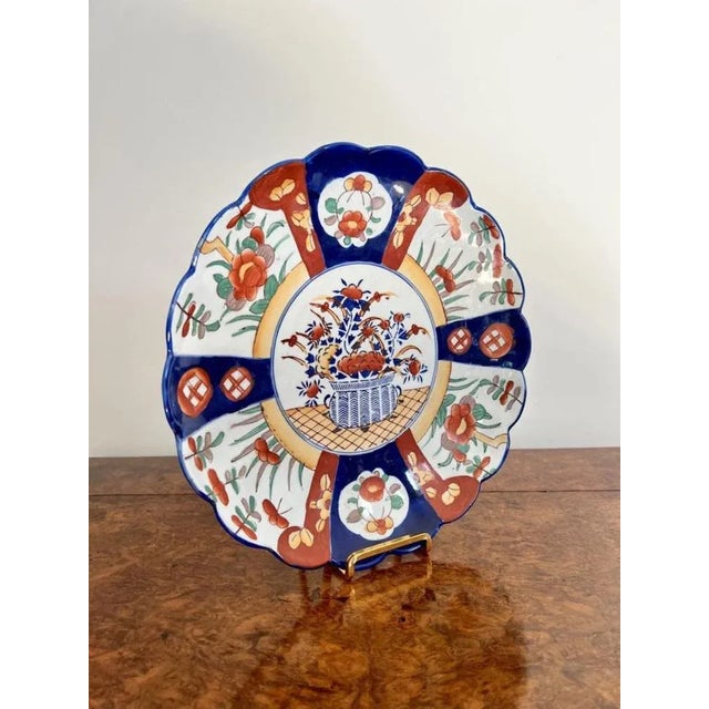 Quality antique Japanese imari scalloped shaped edge plate having a quality Japanese imari plate with a scalloped shape...