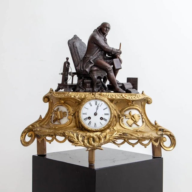 20th Century Mantel Clock with Seated Benjamin Franklin, France For Sale - Image 9 of 9