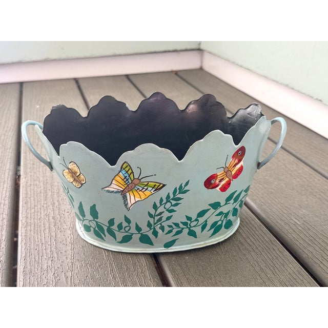 Chinoiserie Late 20th Century Tole Ware Hand Painted Scalloped Planter For Sale - Image 3 of 7