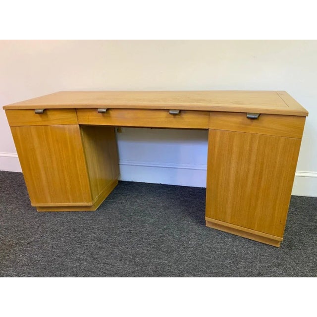 Mid-Century Modern Mid Century Edward Wormley Precedent Line Vanity With Stool - Set of 2 For Sale - Image 3 of 10