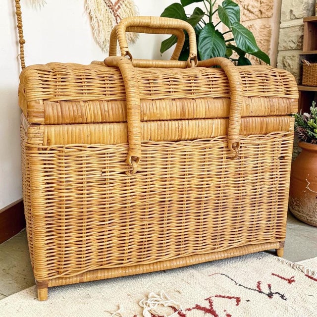 Discover the charm of outdoor dining with our Vintage Lidded Wicker Picnic Basket, expertly crafted to combine...