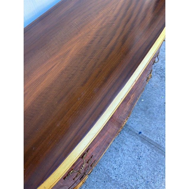 Wood Mid 20th Century French Provincial Dresser | Hollywood Regency Burl Walnut Marquetry & Gilt Bombe Chest For Sale - Image 7 of 11