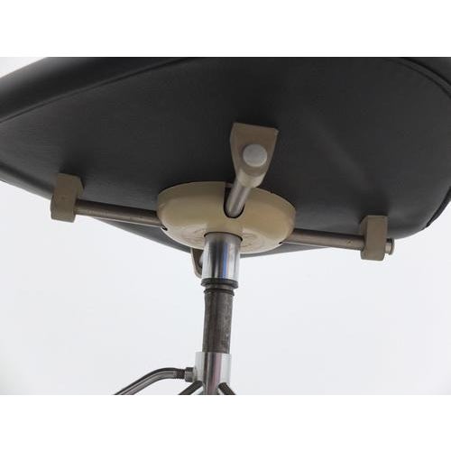 Vintage 3117 Swivel Desk Chair in Leather by Arne Jacobsen for Fritz Hansen, 1971 For Sale - Image 12 of 18