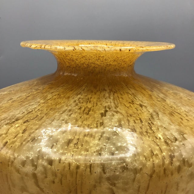 1990s Vinatge Azzurra Maestri Vetrai Murano Style Butterscotch Vase For Sale - Image 5 of 7