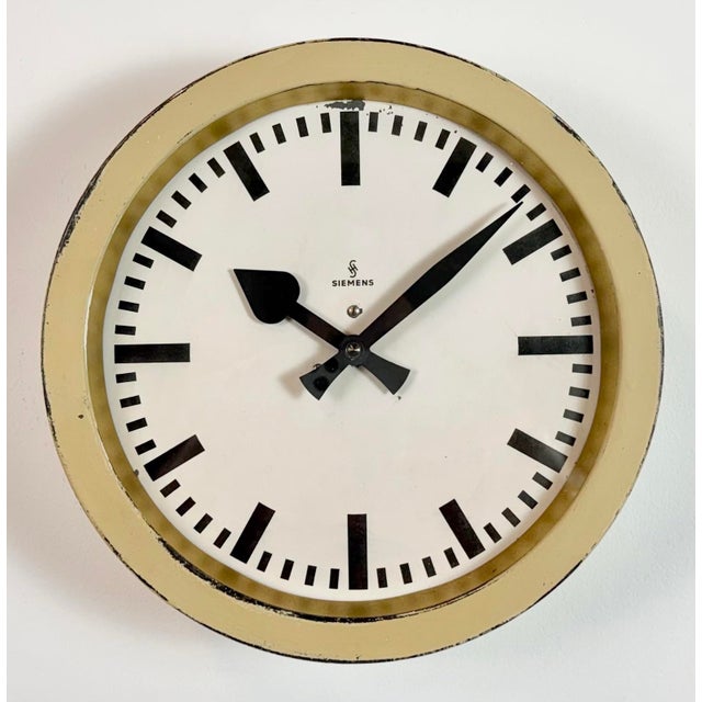 Metal Vintage Industrial Factory Wall Clock from Siemens, 1950s For Sale - Image 7 of 18
