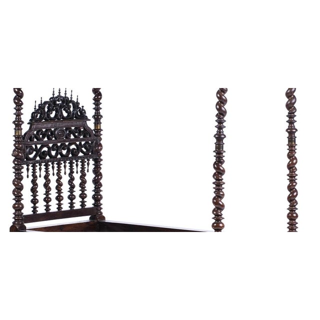 Wood Canopy Bobbin Lace Cradle in Noble Wood, 1600s For Sale - Image 7 of 8