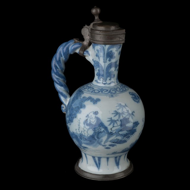17th Century Delft Blue and White Chinoiserie Wine Jug, 1680-1690 For Sale - Image 5 of 10