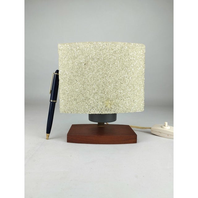 Wood Mid-Century Modern Table Lamp in Acrylic Granules and Teak Wood, 1960s For Sale - Image 7 of 12