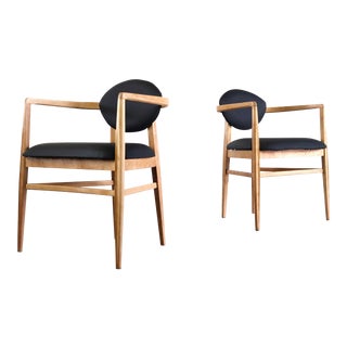 Set of Two Mid Century Modern Accent Chairs in Blonde Oak and Black Upholstery For Sale