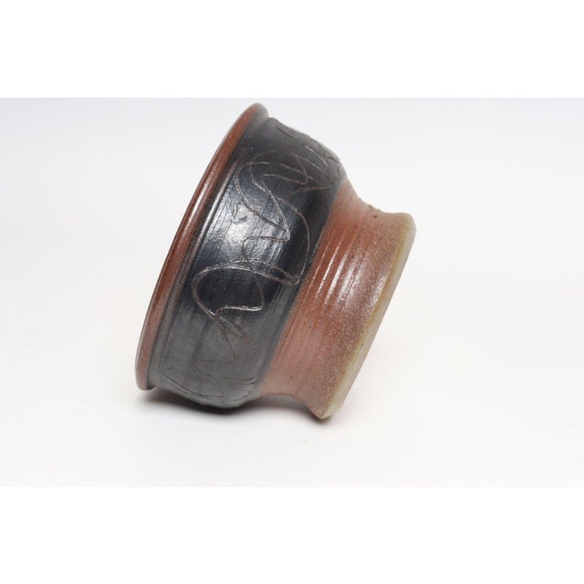 1970s Large Vintage Maroon and Charcoal Sgraffito Ceramic Planter by Deanna Nichols For Sale - Image 5 of 14