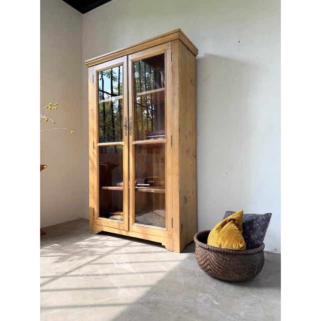 Vintage Display Cabinet in Pine and Glass, 1950 For Sale - Image 3 of 18
