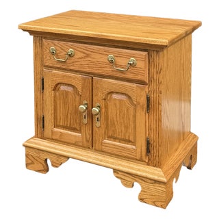 1990s Jamestown Sterling Traditional Chippendale Solid Oak 1 Drawer Nightstand With Hidden Jewelry Box For Sale