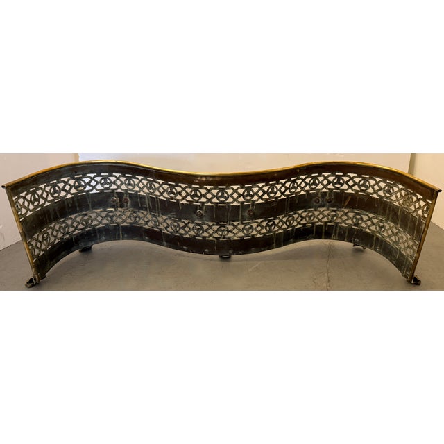 Antique French Victorian Serpentine Fireplace Fender From Early 19th Century For Sale In Miami - Image 6 of 7