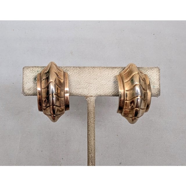 Vintage 1948 Signed Crown Trifari Alfred Philippe Goldtone Clip Earrings-2 Pieces For Sale In Philadelphia - Image 6 of 8