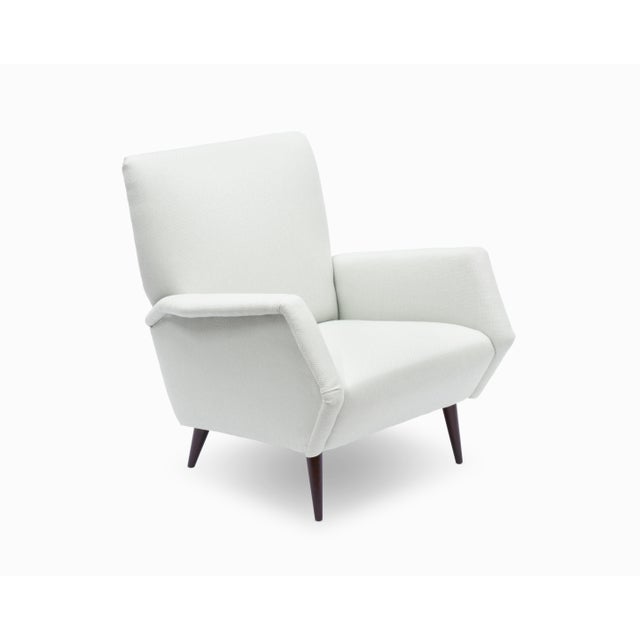 Here is a "Model 803" armchair by Gio Ponti produced by Cassina, circa 1950s. This stunning design by Ponti is appreciated...