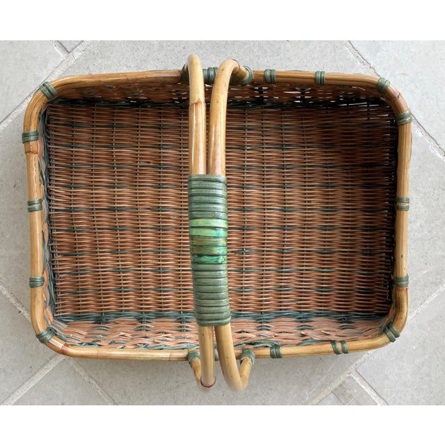 Abundantly-Sized Late 20th-Century Bamboo & Natural Willow Baker’s-Style Basket For Sale - Image 17 of 18