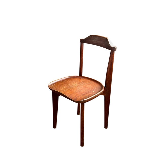 German chair in the rationalist style, circa 1930, made of oak with a minimalist and functional design. The seat has an...