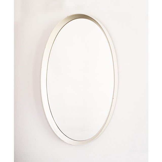An elegant oval-shaped vintage 1970s minimalist mirror. This timeless design classic is 80 cm in height and 50 cm wide,...