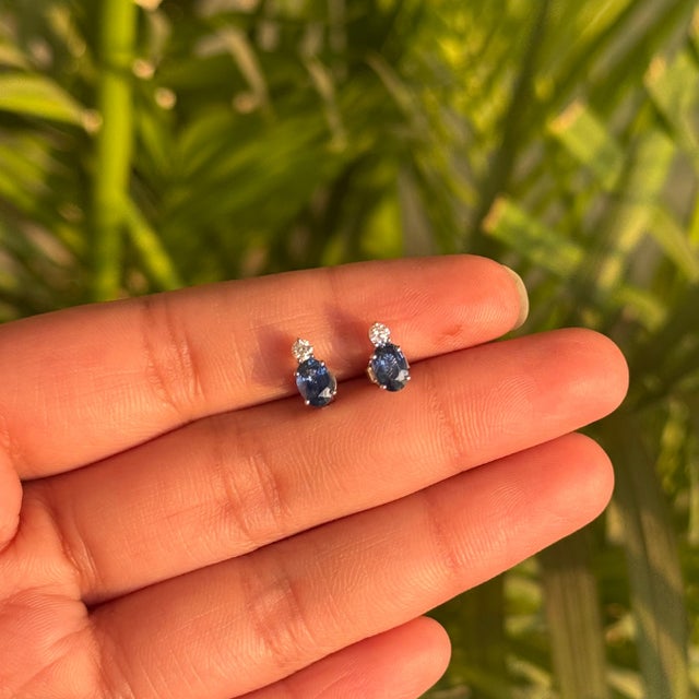 English Classic 1.11 Carat Blue Sapphire & Diamond Stud Earrings in 14k White Gold- A Pair For Sale - Image 3 of 14