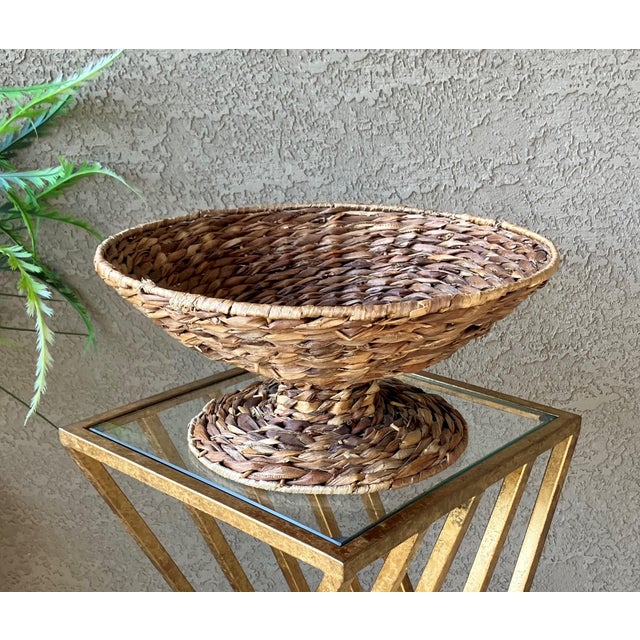 Late 20th-Century Handwoven Water Hyacinth Pedestal Centerpiece Bowl For Sale - Image 15 of 18