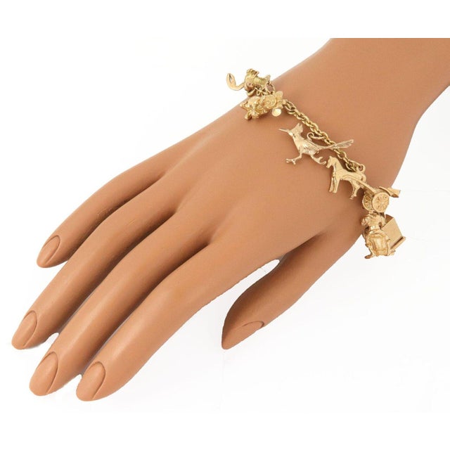Contemporary Vintage 18k & 14k Yellow Gold 12 Travel Theme Charms Chain Bracelet For Sale - Image 3 of 10