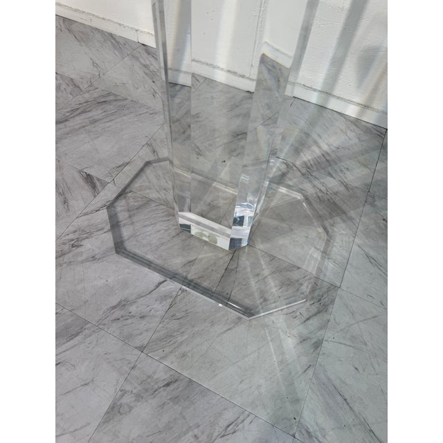 Mid-Century Modern Lucite Pedestal Side Table For Sale In Los Angeles - Image 6 of 6
