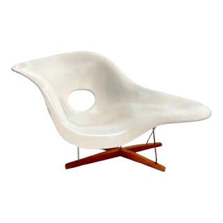 Vintage Mid-Century Modern Eames Fiberglass Chaise Lounge For Sale