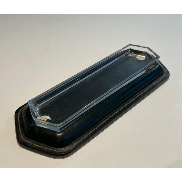 This desk set consists of a beautiful table lamp, a pen holder and a briefcase. They are made of quilted leather, brass...