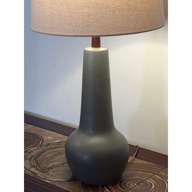 1960s Mid-Century Ceramic Table Lamp by Gordon and Jane Martz For Sale - Image 5 of 12