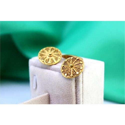 Gold filigree cufflinks with reliefs and circular shape. Metal: Gold. Origin: Portuguese. Brand: Cabeça de dragão. Weight:...