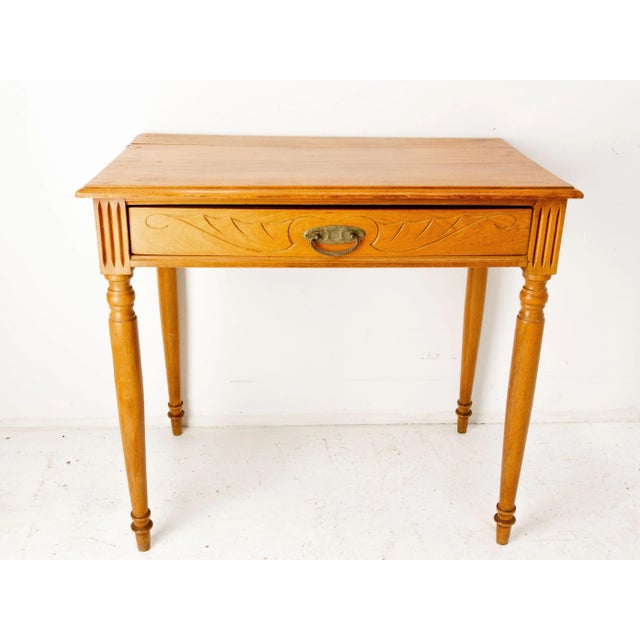 French writing table, little desk or side table, circa 1900. Made in the art Nouveau period : the carving of the drawer...