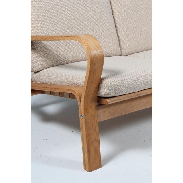 Brown Vintage Two-Seater Sofa in Oak by Hans J. Wegner for Getama, 1970s For Sale - Image 8 of 9