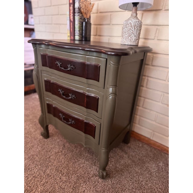 Kent Coffey 1960s Kent Coffey Dauphine French Provincial Nightstand | Refinished Olive & Mahogany For Sale - Image 4 of 8