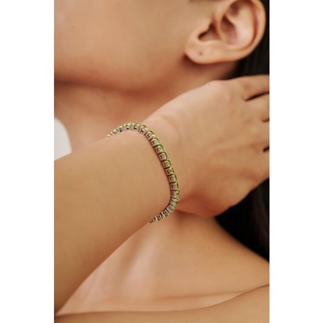 Metal Round Cut Peridot 8.6 Carat Gemstone Sleek Bracelet in 925 Silver For Sale - Image 7 of 12