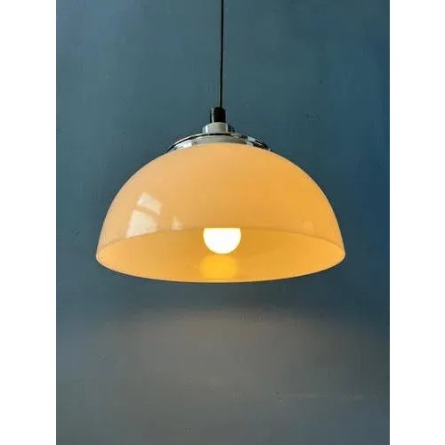 Vintage White Faro Acrylic Glass Pendant Lamp from Guzzini For Sale - Image 5 of 11