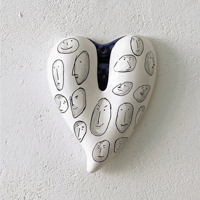 Heart in Ceramic ‘Human Faces' N.3 in Blue by Gianni Veneziano for Kiasmo, in New conditions. Designed from 2000