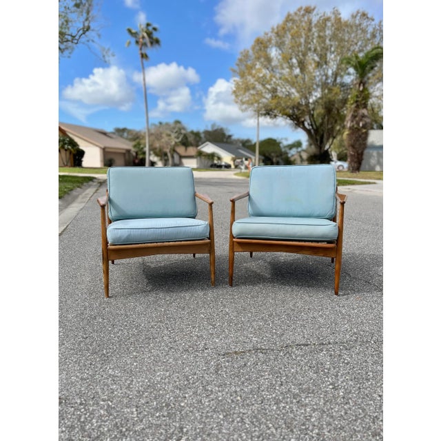 Mid-Century Modern Pair of Rail-Back Lounge Chairs in the Style of Viko Baumritter | Mid Century Modern For Sale - Image 3 of 13