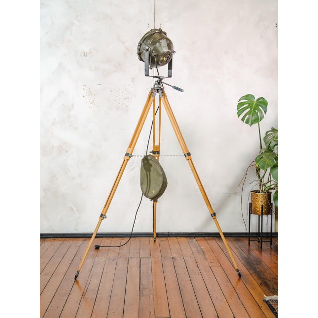 Industrial Leopard 1 Military Tank Search Spotlight Floor Lamp, 1950s For Sale - Image 17 of 18