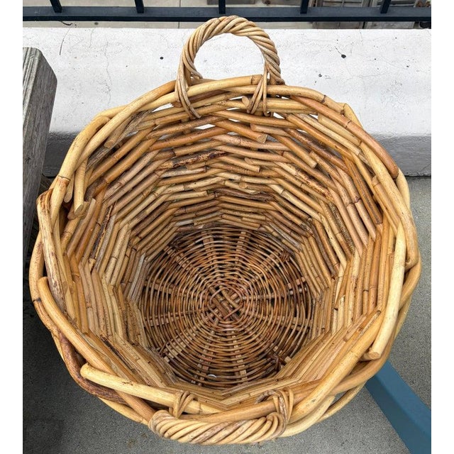 This large double handled laundry or towel basket made of willow and rattan. The condition is very good.
