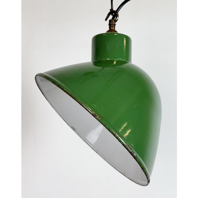 Mid-Century Modern Industrial Green Enamel Factory Pendant Lamp, 1960s For Sale - Image 3 of 17