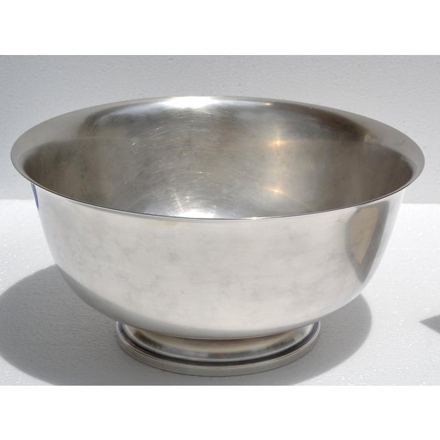 Mid-20th Century timeless classic with a modern edge this Fisher Silversmiths, USA Paul Revere Reproduction Bowl offers...