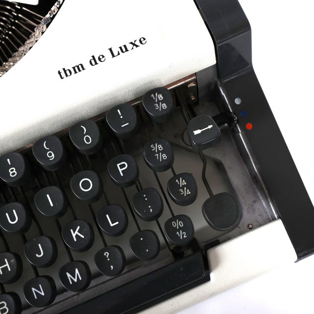 Refreshed Unis TBM DeLuxe Yugoslavian Typewriter For Sale - Image 9 of 16